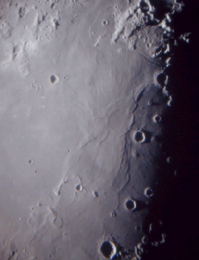 Mond_lamont_300.jpg